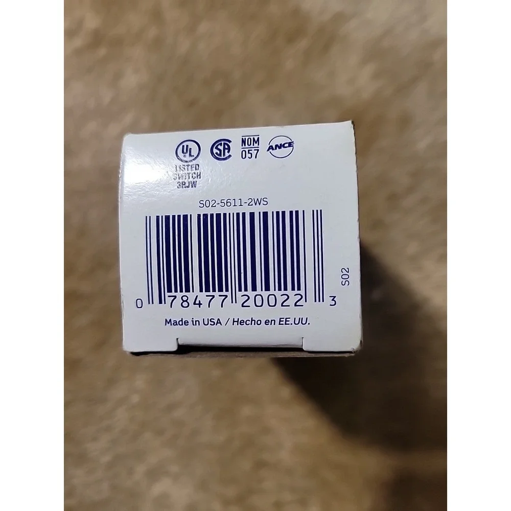 Leviton L5611-2WS 15A Decora Single Pole Illuminated Switch with Ground, White